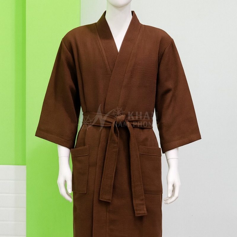 Áo Choàng Tắm Cotton Dệt Tổ Ong Màu Nâu Socola Thêu Logo JK SPA & ACADEMY Freesize
