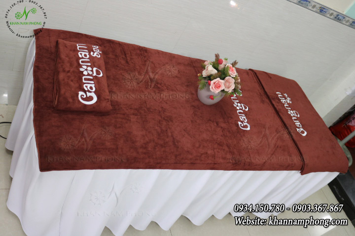 Khăn trải giường Gangnam Spa - Nâu Socola Thêu Logo - (Microfiber)
