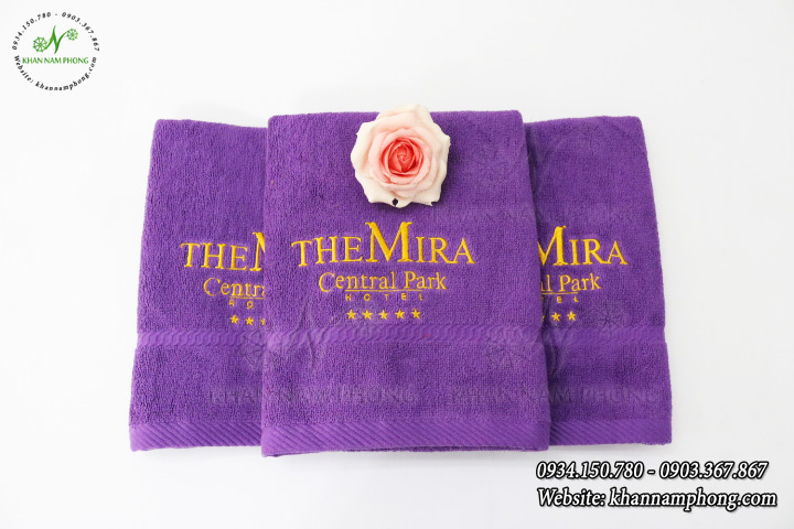 Mẫu khăn body The Mira - Tím có thêu Logo (Cotton)