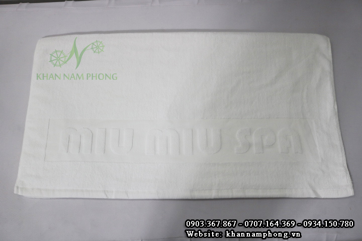 Mẫu khăn trải giường Miu Miu Spa- Màu Trắng (Dập Logo)