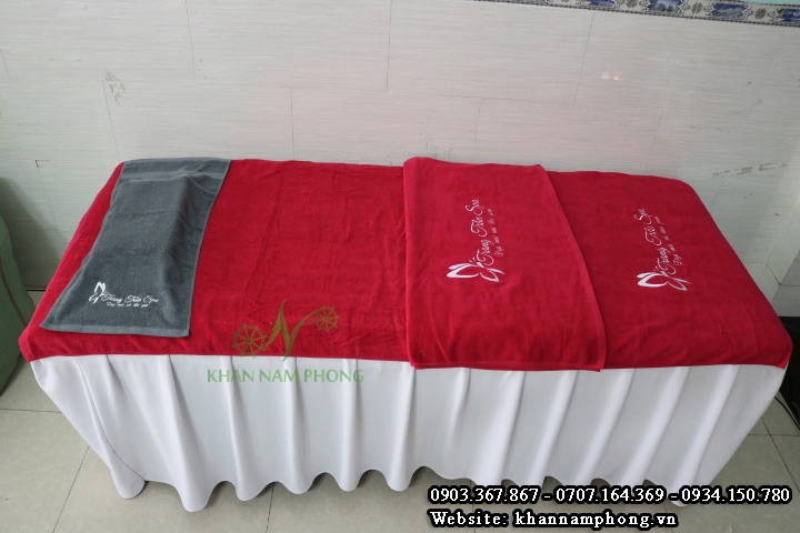 Mẫu khăn trải giường Spa Trang Trần Spa - Màu Đỏ - (Cotton)