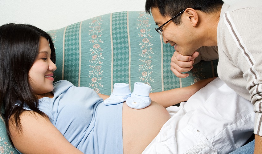 Massage bầu giúp thai nhi thư giãn