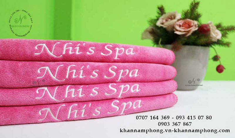 khăn của Nhi's Spa màu hông chất liệu kết hợp Microfiber và Cotton
