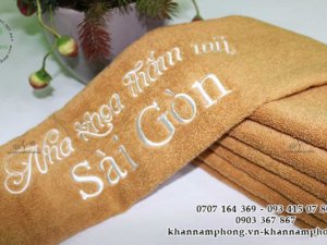 khăn NHa Khoa Thảm Mỹ Sài Gòn màu nâu nhạt chất liệu 100% cotton