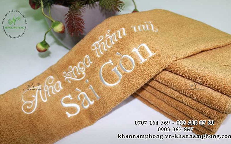 khăn NHa Khoa Thảm Mỹ Sài Gòn màu nâu nhạt chất liệu 100% cotton