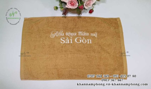 khăn NHa Khoa Thảm Mỹ Sài Gòn màu nâu nhạt chất liệu 100% cotton