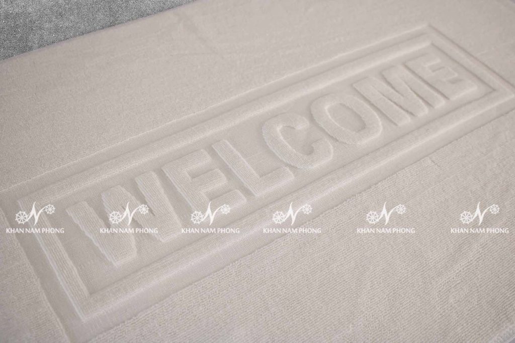 KKS- Thảm Chân Khách Sạn Màu Trắng 45x75cm, 320gr, Có Logo (Loại A)