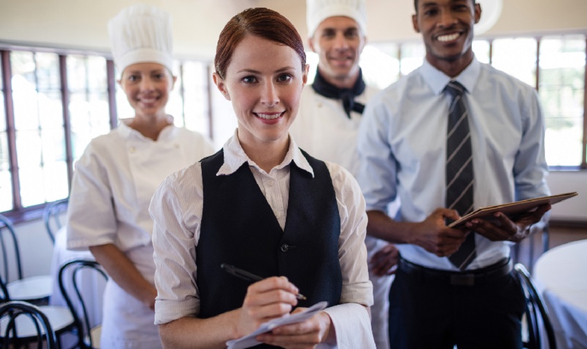 Thái độ phục vụ của nhân viên ảnh hưởng đến chất lượng khách sạn
