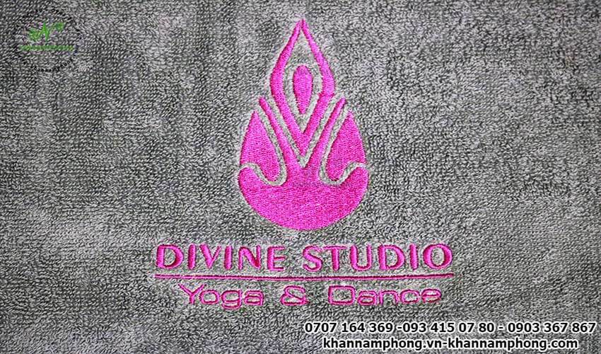 Mẫu khăn mặt Divine Studio Yoga & amp; Center (Xám - Cotton)