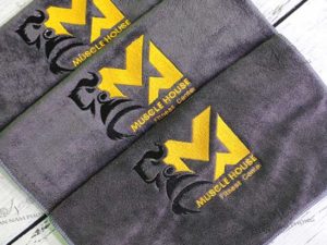 Khăn Gym của Muscle House Fitness Center màu Xám chất liệu Microfiber