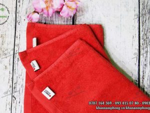 Khăn của Trường đại học Rmit chất liệu cotton màu trắng và đỏ