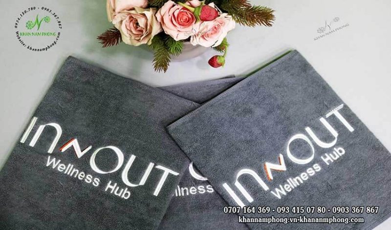 Khăn IN n OUT wellness Hub màu xám chất liệu Cotton