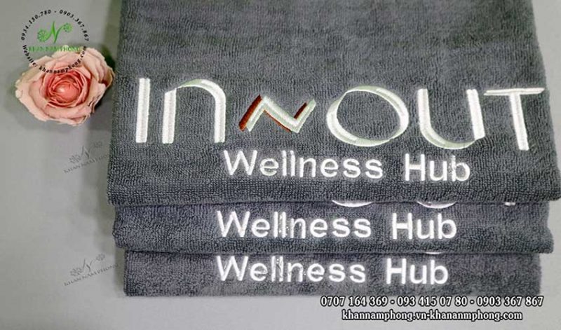 Khăn IN n OUT wellness Hub màu xám chất liệu Cotton