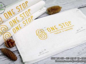 Khăn nails của One Stop Nails & Beauty màu trắng, chất liệu Cotton