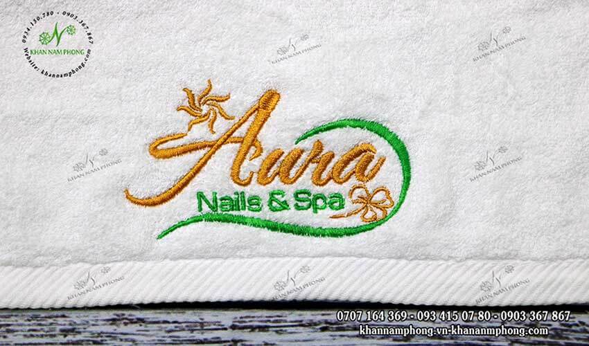 Khăn Nails, Khăn Làm Móng 100% Cotton Dập Logo Aura Nails & Spa 34*34cm Màu Trắng