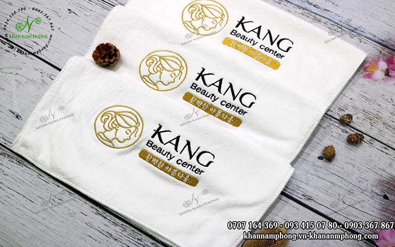 Khăn quấn tóc của Kang Beauty Center màu trắng , chất liệu microfiber