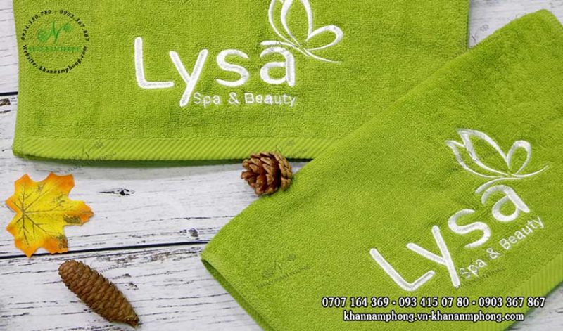 Khăn mặt của Lysa Spa & Beauty màu xanh cốm, chất liệu cotton