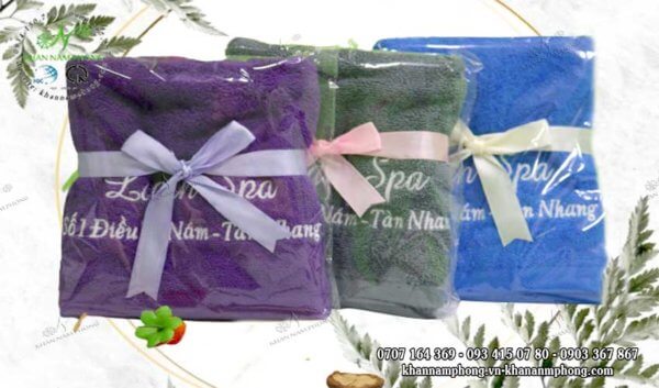 Khăn quà tặng của Lagin Spa gồm 3 màu: Tím - Xám - Xanh dương với chất liệu cotton