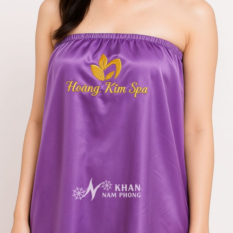 Váy Quây Spa Màu Tím Thêu Logo