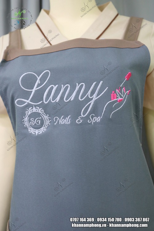 Tạp dề Lanny Nails & Spa màu xanh navy nhạt