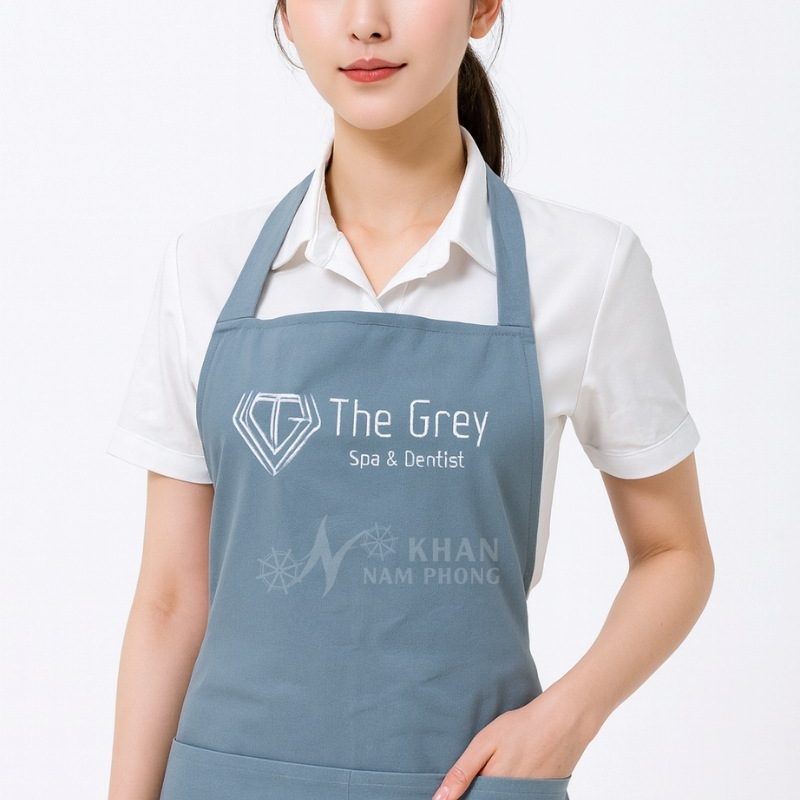 Tạp Dề Spa & Nha Khoa Màu Xám Ghi Cotton Lạnh Cổ Vuông Freesize Thêu Logo The Grey