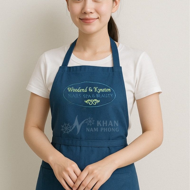 Tạp Dề Nails Spa Màu Xanh Navy Cotton Lạnh Cổ Vuông Freesize Thêu Logo Woodend & Kyneton