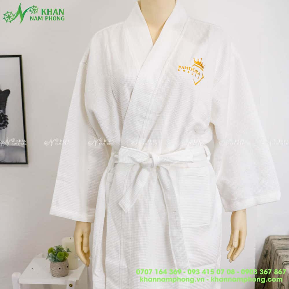 Áo Choàng Tắm Tổ Ong Cotton Màu Trắng Thêu Logo Chuyên Dụng Cho Khách Sạn, Spa, Resort