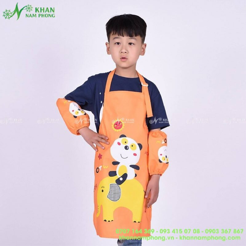 Mẫu tạp dề đồng phục cho bé trai học vẽ