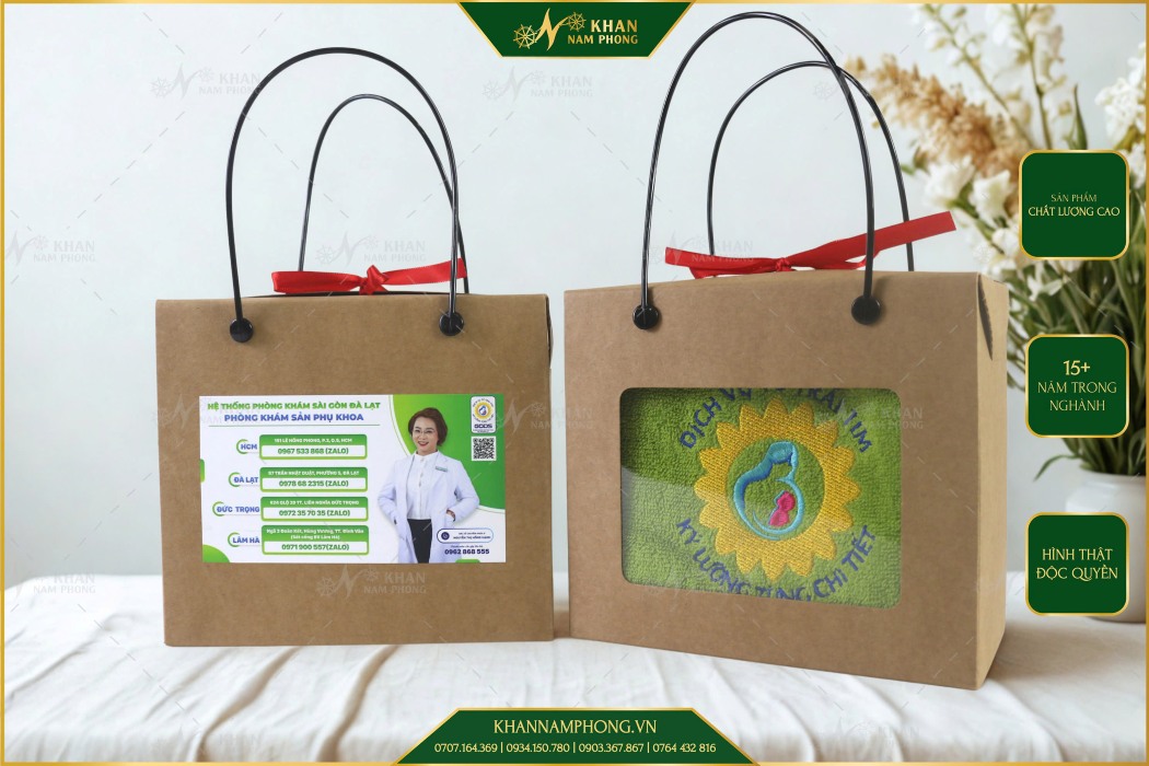 Combo khăn quà tặng 20/10 cho công nhân nhân viên phòng khám 70x140cm chất liệu cotton cao cấp màu xanh lá thêu logo