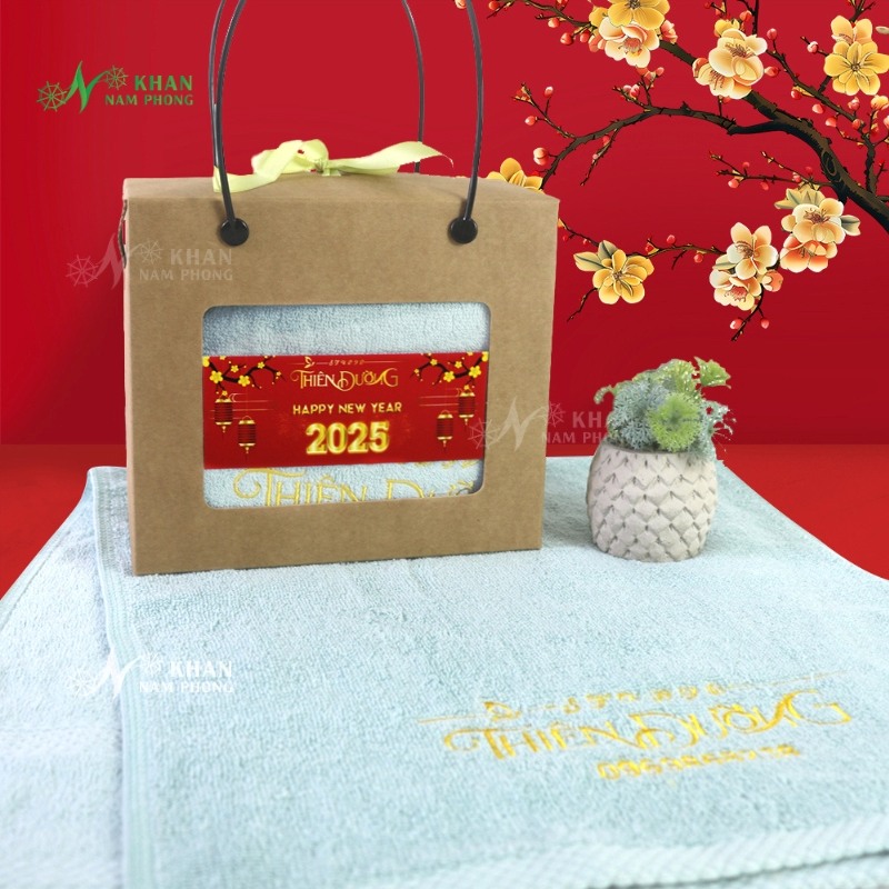 Combo khăn quà tặng cotton cao cấp ngày 20/10 cho công nhân, nhân viên uy tín, đóng gói thêu logo theo yêu cầu