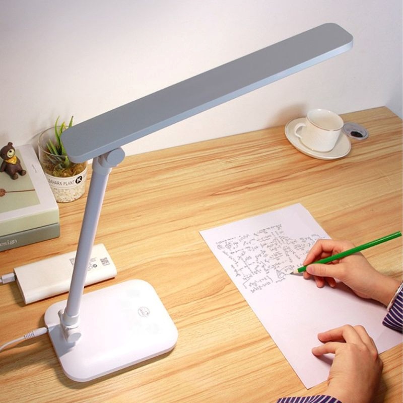 Đèn đọc sách chống cận thị làm quà tặng cho thầy dạy Văn, Sử, Địa dịp cuối năm