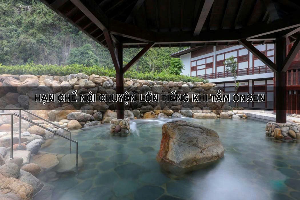 Hạn chế nói chuyện lớn tiếng khi vào tắm onsen
