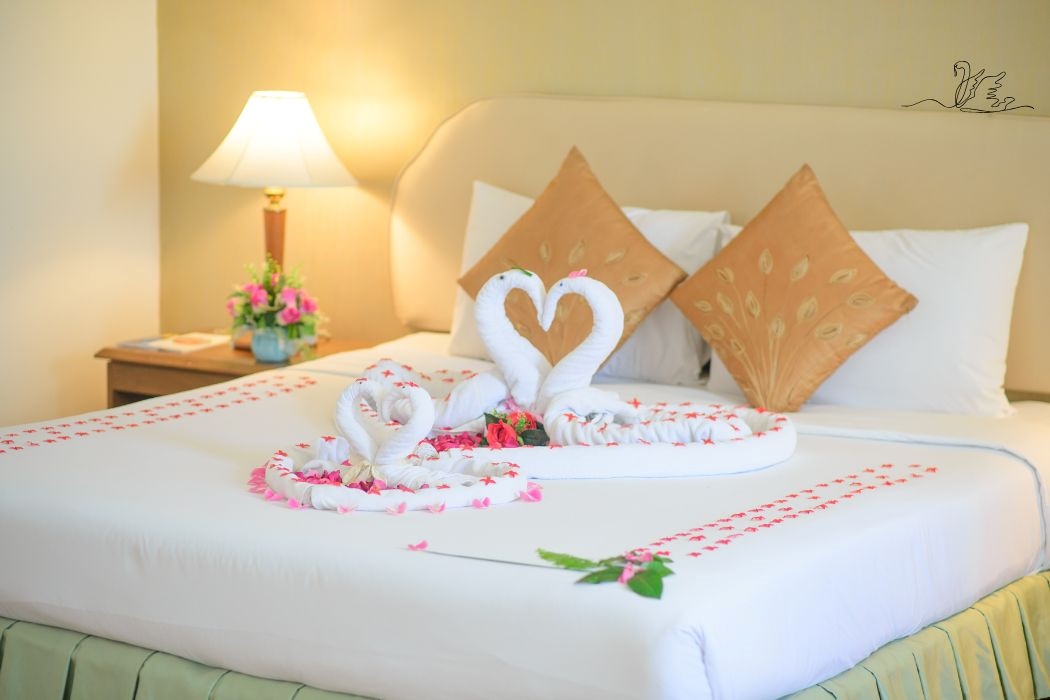 Gấp hình thiên nga bằng khăn tắm Gấp hình thiên nga bằng khăn tắm