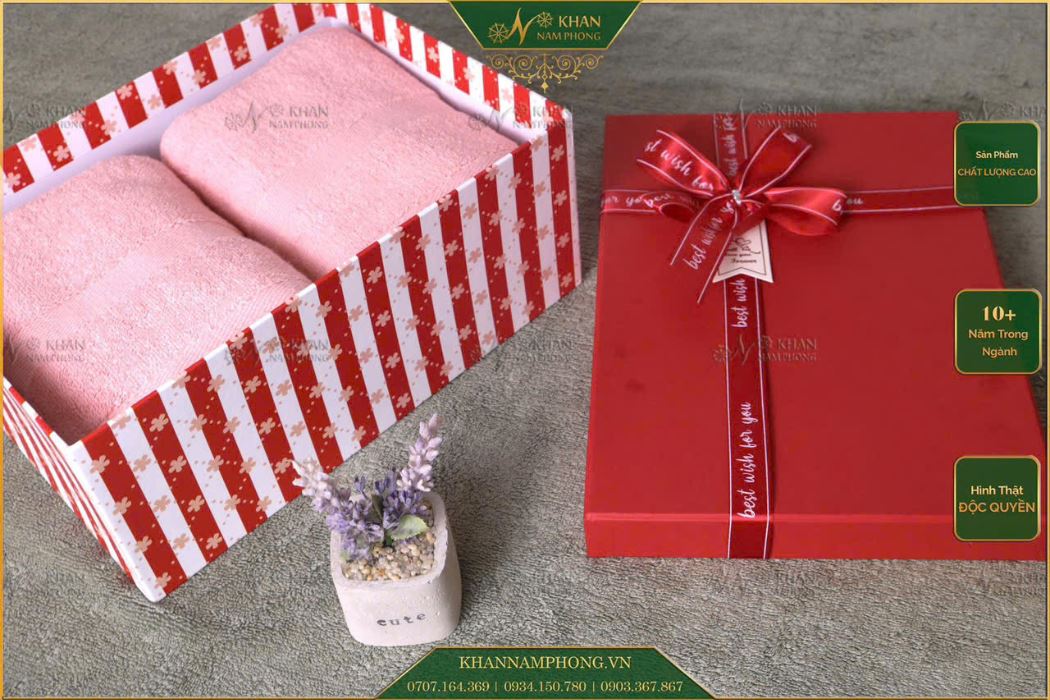 Set 2 khăn tắm làm quà tặng nhân dịp 8/3