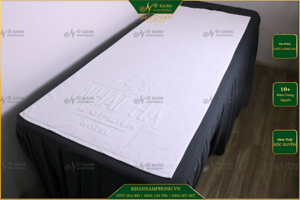 Khăn tắm khách sạn giá rẻ 70x140cm dập logo tại Hải Phòng