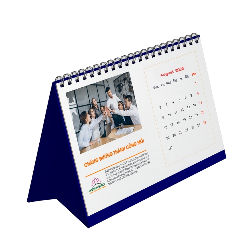 Lịch bàn in hình tập thể công ty làm quà 20/10 cho công nhân, nhân viên