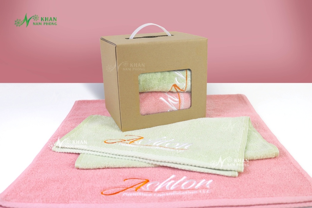 Set 2 khăn mặt quà tặng 100% cotton ngày 20/10 cho công nhân, nhân viên uy tín, thêu logo, đóng gói theo yêu cầu