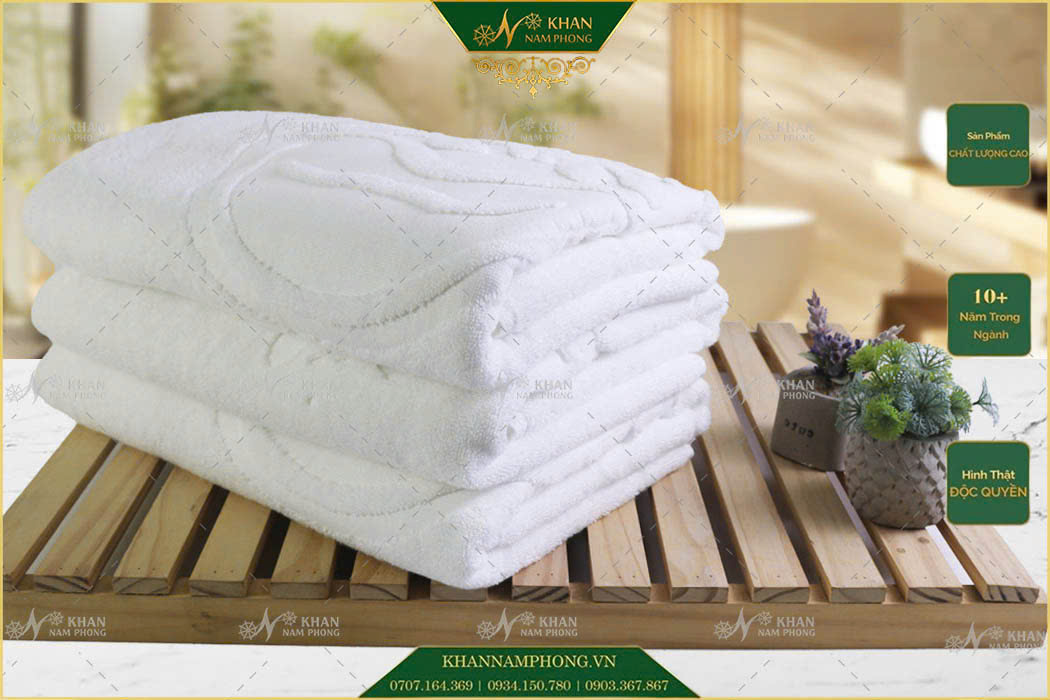 Khăn tắm Nam Phong, chất liệu 100% Cotton được dập nổi logo sang trọng