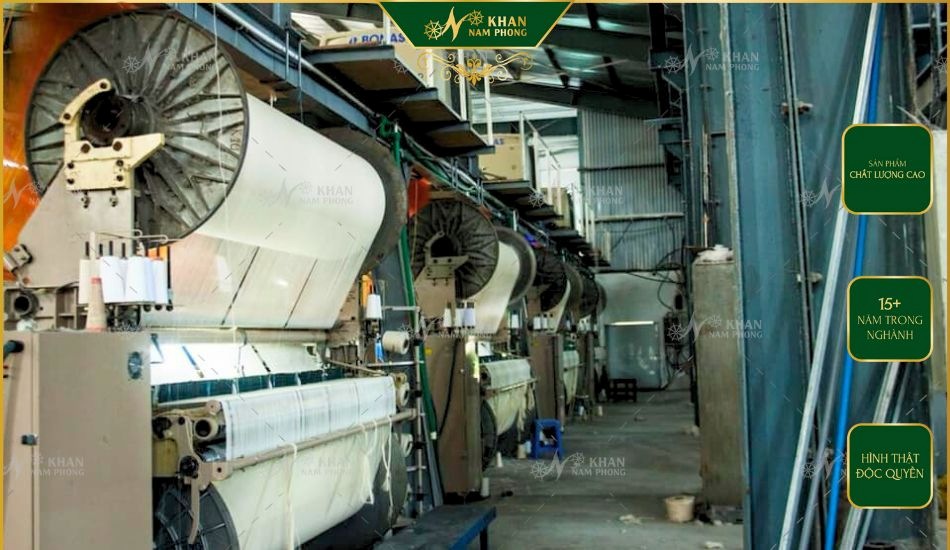 Máy dệt vải khổ lớn tại nhà máy