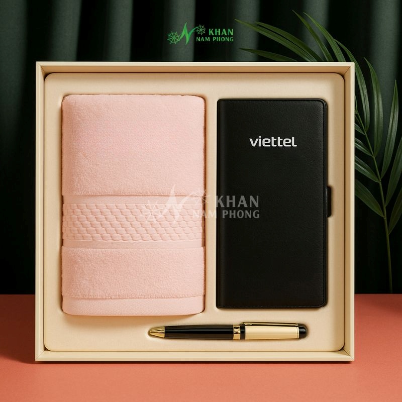 Set khăn + sổ tay + bút làm quà tặng kỉ niệm thành lập trường