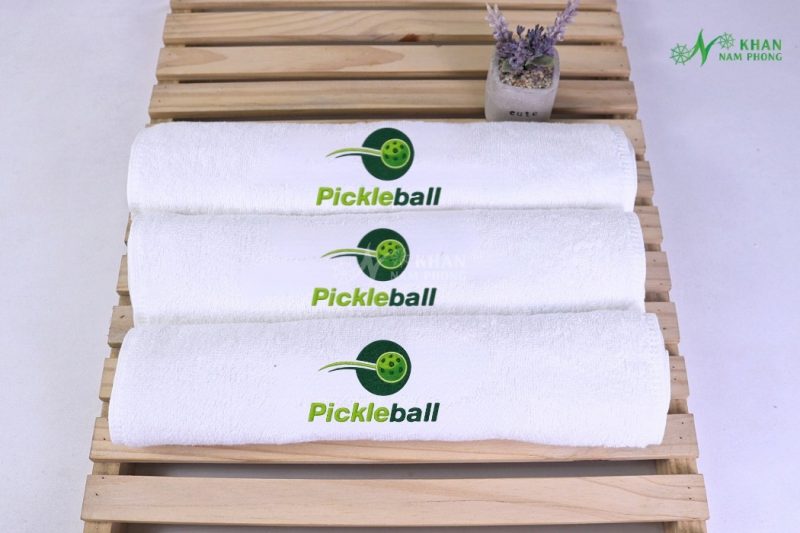 Khăn Cotton Thể Thao Pickleball Trắng 34x80cm Thêu Logo Bóng Xoáy Xanh Lá
