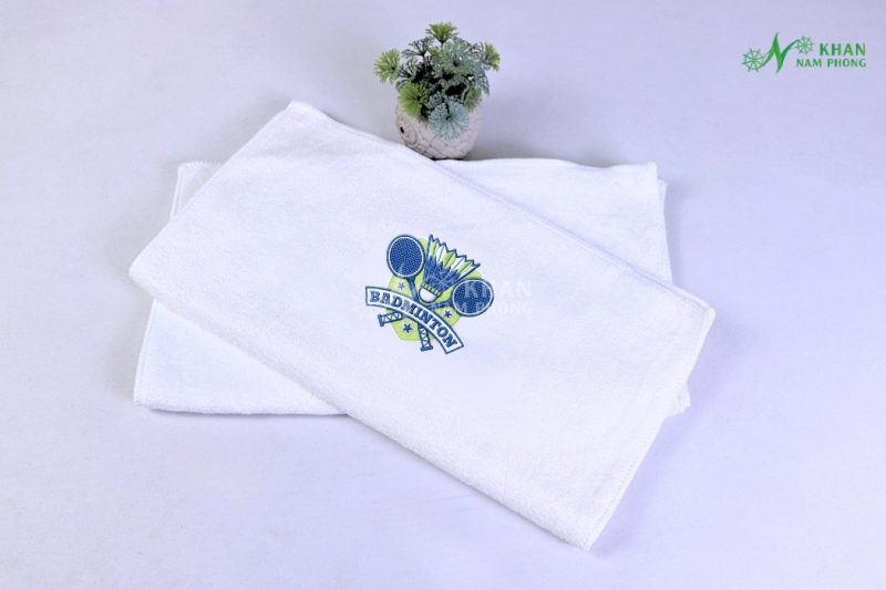 Khăn Lau Mồ Hôi Cầu Lông Microfiber Màu Trắng Thêu Logo 34x80cm