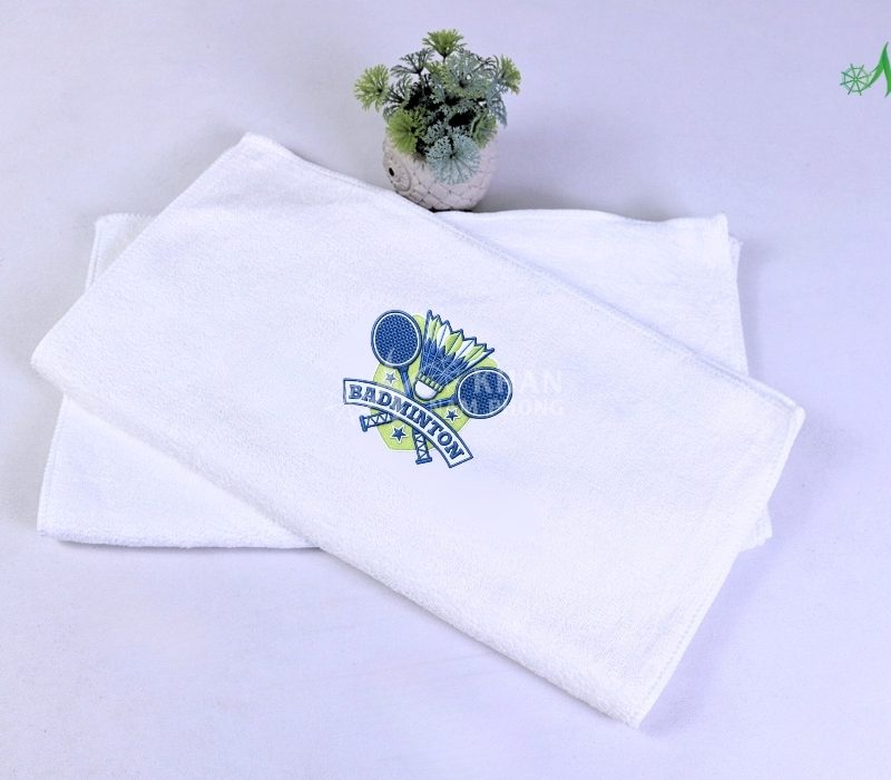 Khăn Lau Mồ Hôi Cầu Lông Microfiber Màu Trắng Thêu Logo 34x80cm