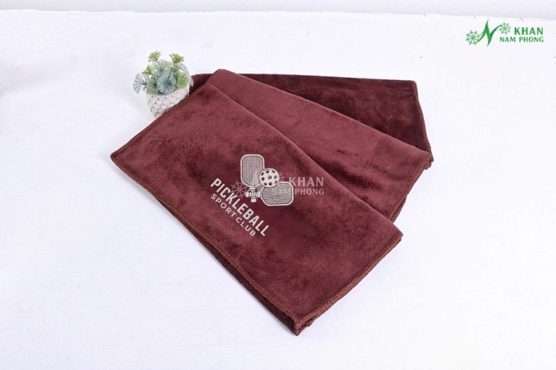 Khăn Microfiber Pickleball Nâu Đỏ 34x80cm Thêu Logo Sport Club Trắng