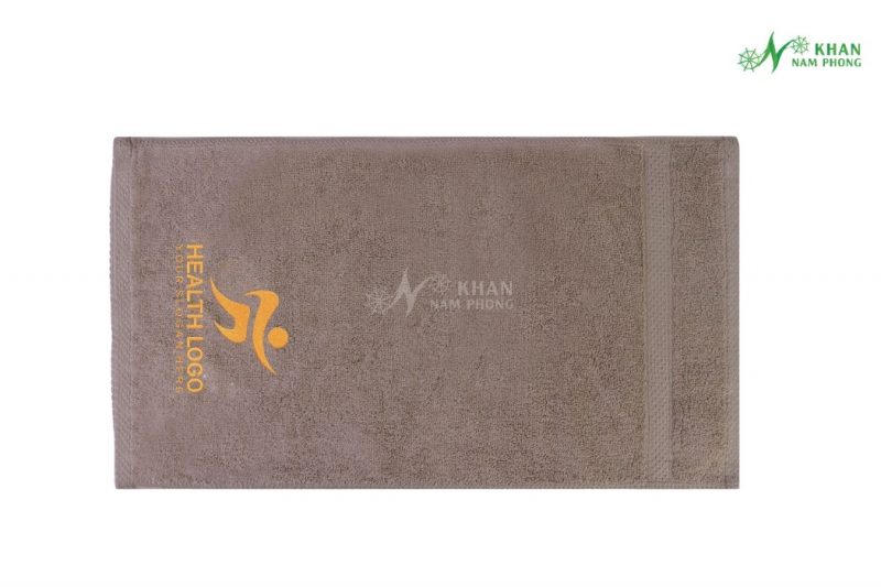 khan-the-thao-chay-bo-mau-nau-tay-chat-lieu-100%-cotton-theu-logo-34x80cm-1