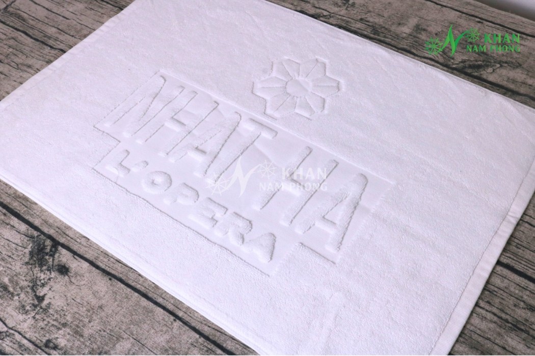 Thảm chùi chân khách sạn kích thước 45x75cm dập nổi logo