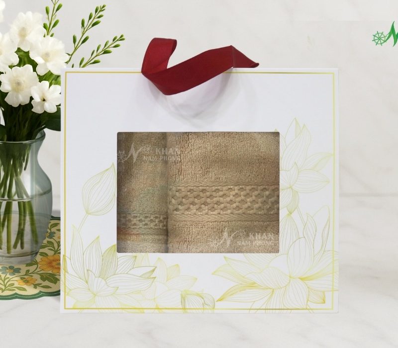 Combo 2 Khăn Quà Tặng VBamboo 28x50cm & 50x100cm Màu Nâu Nhạt Đóng Gói Hộp Kéo Trắng Có Quai Xách