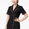 Đầm Đồng Phục Nhân Viên Bán Mỹ Phẩm Màu Đen Cổ Ve Cotton Nhật Thêu Logo Mỹ Phẩm Giá Sỉ Kim Ngân