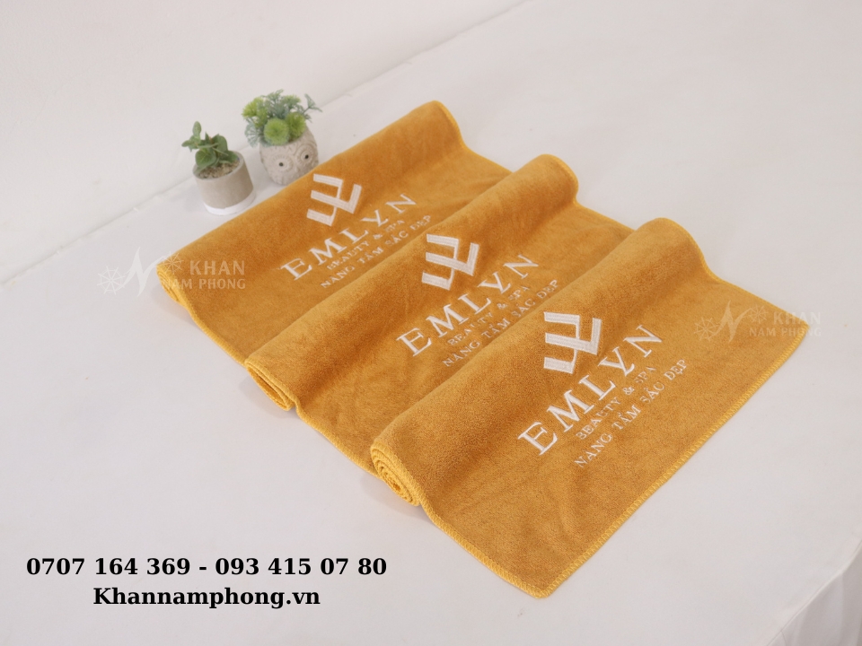 Khăn Spa Thêu Logo Màu Vàng Nhạt Microfiber 34x80cm