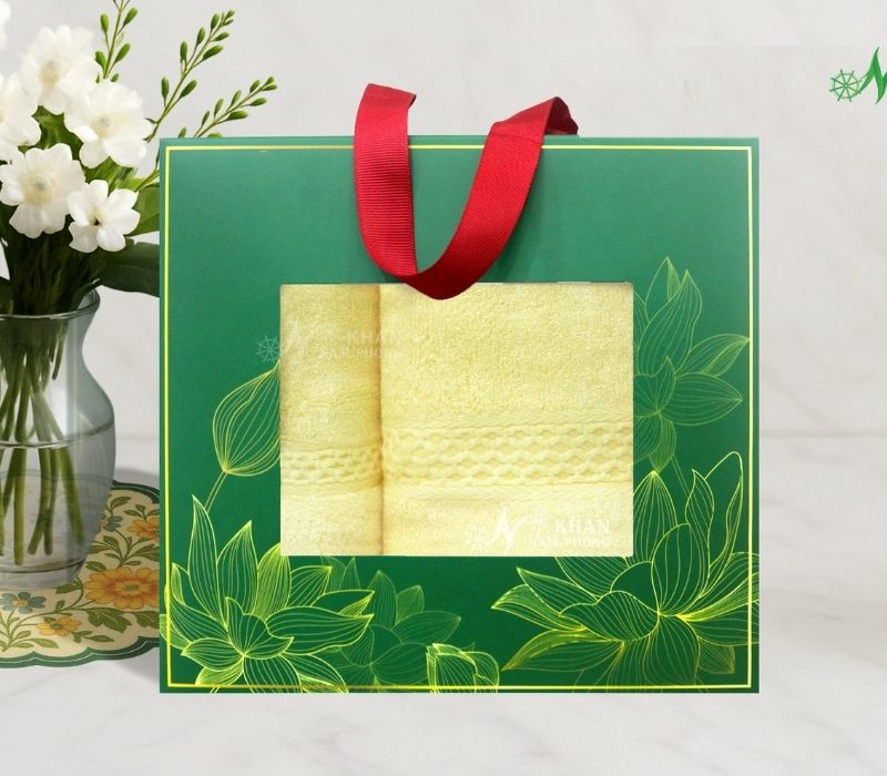 Set 2 Khăn Quà Tặng VBamboo 28x50cm & 50x100cm Màu Vàng Đóng Hộp Kéo Xanh Lá